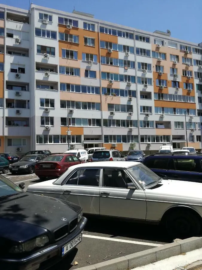 Comfortable 2-Bedroom Apartment Burgas
